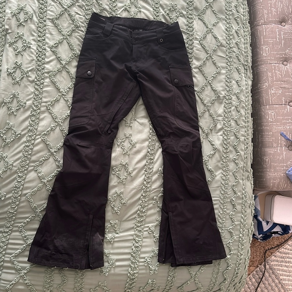 Burton women’s ski/snowboarding pants black size small.